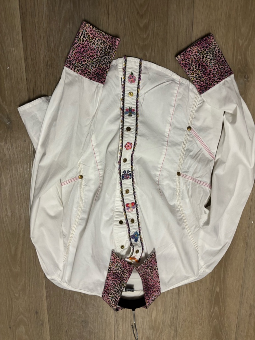 White Women's Button-Down shirt /Top with Pink Trim - Picture 2 of 7